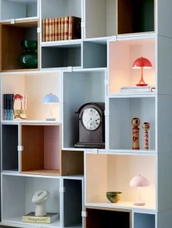 Louis Poulsen Panthella Portable V2 Tischleuchte, Opalgrau 13 Louis Poulsen Panthella Portable V2 Tischleuchte, Opalgrau -Urban Im Freien AW22 Panthella Portable Coral Pale blue Pale rose 09513