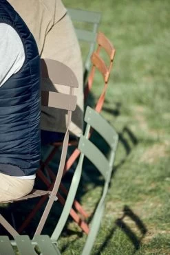 Bistro Metal Stuhl, 2 Stück, Ockerrot -Urban Im Freien BISTRO CACTUS MUSCADE OCRE ROUGE BAAK ALBUM2022 SEBASTIEN EROME