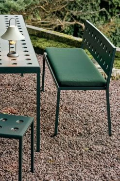 Hay Balcony Bank, 165,5 cm, Dark Forest 10 Hay Balcony Bank, 165,5 cm, Dark Forest -Urban Im Freien Balcony Table L190 Balcony Dining Bench Balcony Stool dark forest Balcony Seat Cushion palm green Mousqueton Lamp oyster whiterole