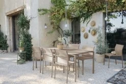 Calvi Tisch 195 X 95 Cm, Muskatnuss -Urban Im Freien CALVI CADIZ GRIS ARGILE APL CACTUS MONTELIMAR VISUEL2021 AURELIE LECUYER 1 nutmeg