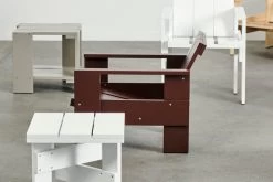 Hay Crate Esszimmerstuhl, Weiß -Urban Im Freien Crate Lounge Chair iron red wb lacquer pinewood Crate Low Table white wb lacquer pinewood Crate Side Table london fog wb lacquer pinewood