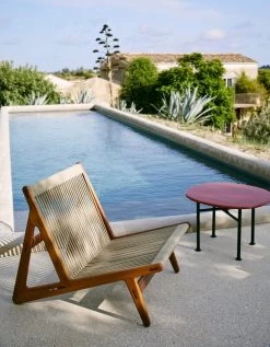 Gubi Carmel Couchtisch, 60 X 60 cm, Schwarz - Felsenrot -Urban Im Freien GUBI SICILIA121410220604 hero