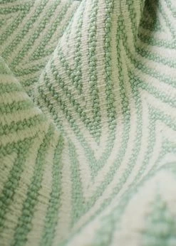 Gubi Pacha Outdoor Loungesessel, Schwenkfuß, Chevron FR 008 -Urban Im Freien Gubi 10094243 Dedar Chevron Outdoor FR 008 AP