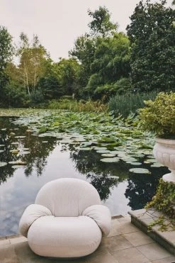 Gubi Pacha Outdoor Loungesessel Mit Armlehne, Schwenkfuß, Lorkey 40 -Urban Im Freien Gubi Goes Al Fresco Pacha