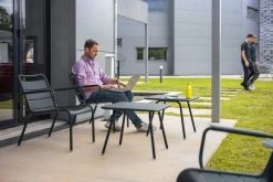 Luxembourg Sessel, Niedrig, Lakritzschwarz -Urban Im Freien LUXEMBOURG BLEU ACAPULCO BUREAUX ALBUM 2022 CYRIL ABAD