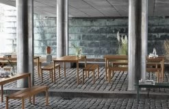 Muuto Linear Steel Tisch, 140 X 75 Cm, Dunkelorange -Urban Im Freien Linear Steel Table Bench Burnt Orange Dark Green Silent Platform Corky Muuto Org 1