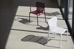 Week-end Brückenstuhl, Burgunderrot -Urban Im Freien M0740109 M0740301 weekend chair bridge white burgundy 28C29Ola Rindal lifestyle HD28129