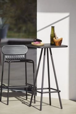 Week-end Hoher Hocker, Schwarz -Urban Im Freien M0740901 M0741401 weekend high stool and table black 28C29Ola Rindal lifestyle HD28129