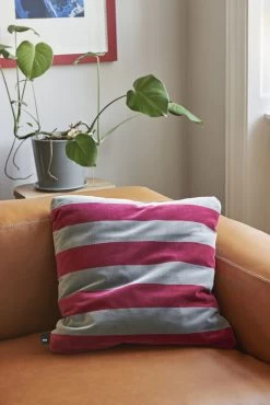 Hay Botanical Family Blumentopf Mit Untersetzer, L, Salbeigrün -Urban Im Freien Mags Soft Low silk cognac Soft Stripe Cushion fuchsia Botanical Family dusty green