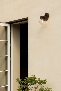 Liila Outdoor Wandleuchte, Dunkelbronze - Klar -Urban Im Freien NUURA outdoor2971