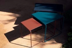 Oulala Satztisch, 3er-Set, Twilight -Urban Im Freien OULALA ABYSSE ACAPULCO OCRE ROUGE REY VISUEL2022 SARAH BALHADERE