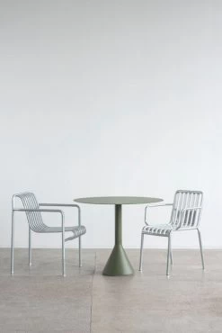 Hay Palissade Cone Tisch, 90 cm, Olivgrün -Urban Im Freien Palissade Armchair Hot Galvanised Palissade Cone Table2C Olive2C Palissade Dining Armchair Hot Galvanised