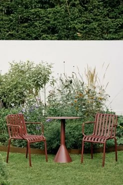 Hay Palissade Cone Tisch, 70 cm, Rostrot -Urban Im Freien Palissade Cone Table Palissade Armchair iron red