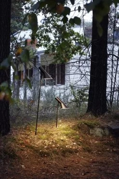 Louis Poulsen AJ Garden Wegeleuchte, Kurz, 3000 K, Fußplatte Mit Adapter -Urban Im Freien SS23 AJ Garden Short Tall 10008role 1