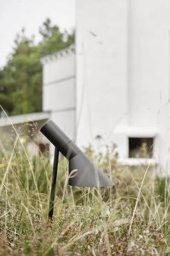 Louis Poulsen AJ Garden Wegeleuchte, Kurz, 3000 K, Erdspieß Ohne Adapter -Urban Im Freien SS23 AJ Garden Small from top 10020role