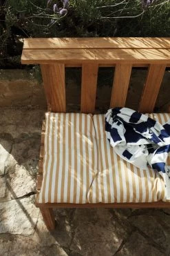 Skagerak Barriere Outdoor Cushion, 125 X 43 Cm, Golden Yellow Stripe -Urban Im Freien Skagerak 1960967 1350600 Barriere Cushion Plank Bench 02 M