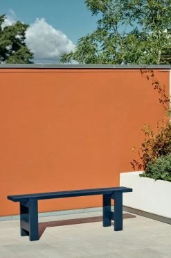 Hay Weekday Bank, 140 x 23 cm, Stahlblau -Urban Im Freien Weekday Bench L140 steel blue wb lacquered pinewood