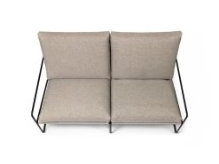 Ferm LIVING Desert 2-Sitzer-Sofa, Schwarz - Dunkles Sandbeige, Dolce -Urban Im Freien fermLIVING SS22 DesertSofa 2seater BlackDarkSand 1104265434 pack 5